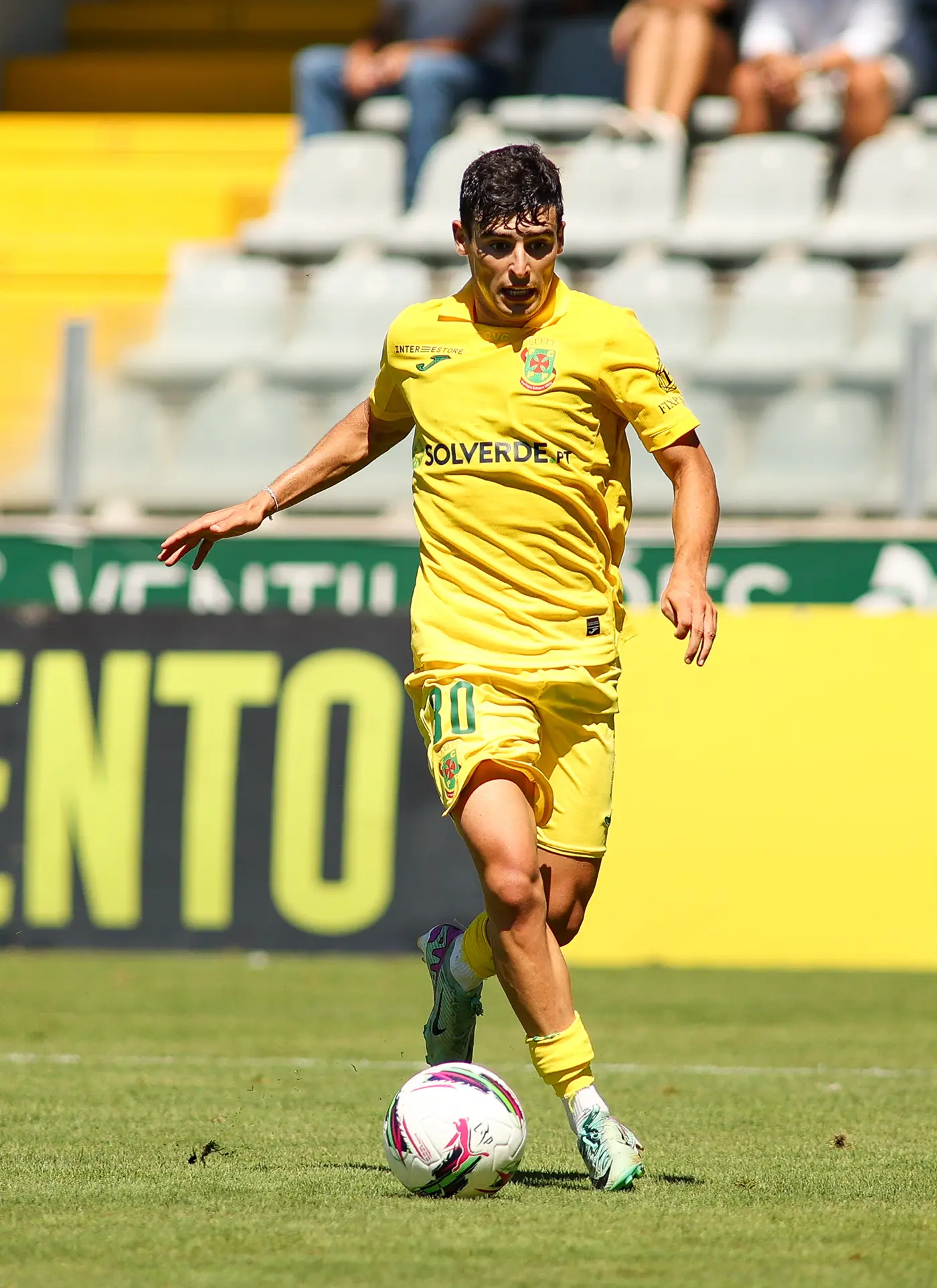 Costinha ao serviço do FC Paços de Ferreira.