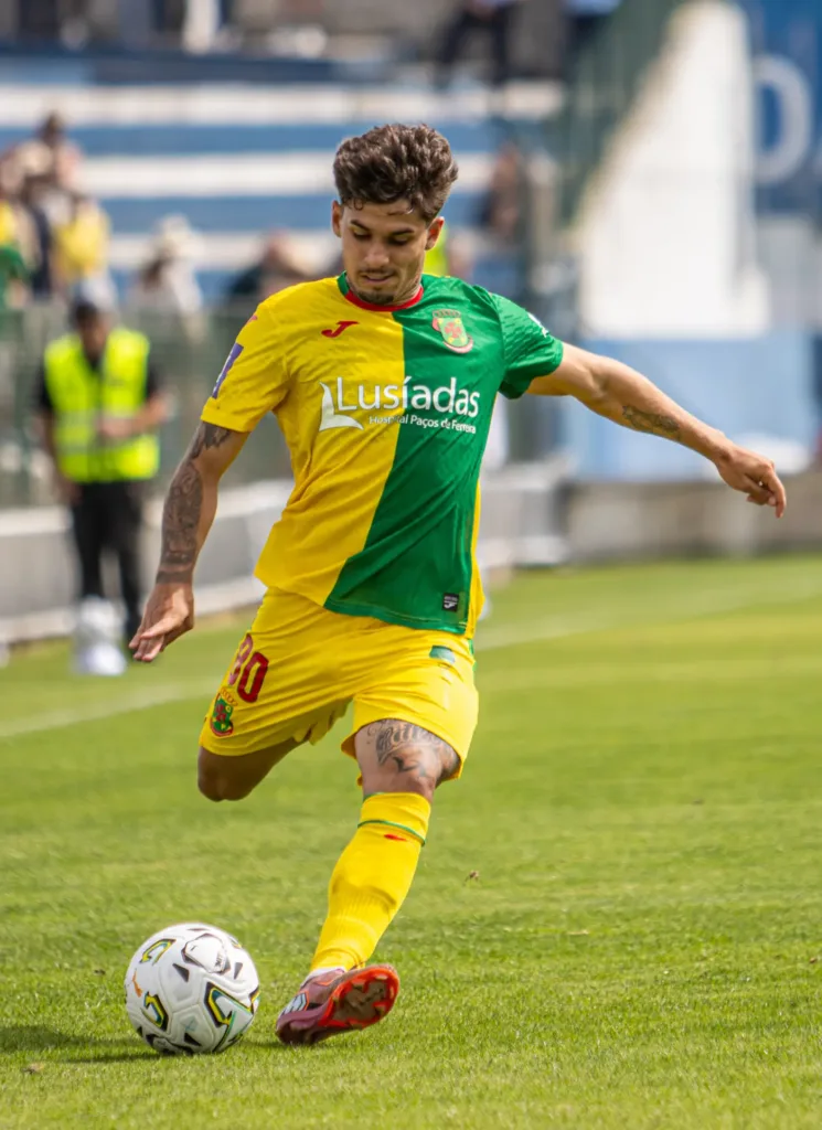 Caio ao serviço do FC Paços de Ferreira.