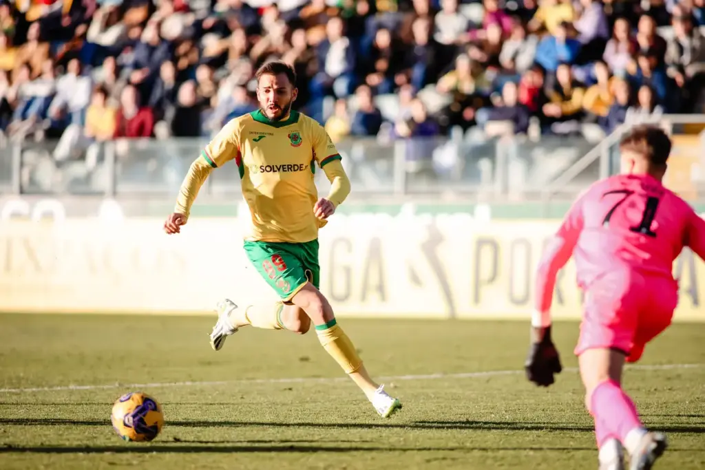 João Celeri durante um jogo do FC Paços de Ferreira, na Liga Portugal 2.