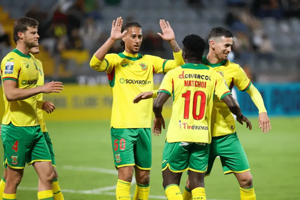 Matchoi festeja com Jójó, Rui Fonte e Pedro Ganchas o golo marcado ao CD Feirense, na jornada 23 da Liga Portugal 2.