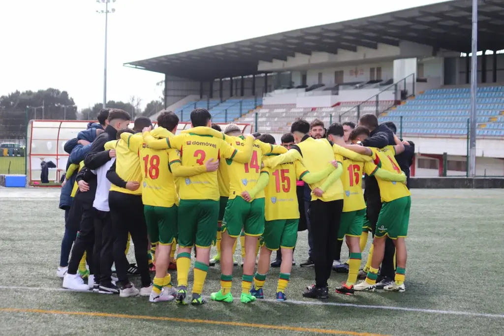Equipa Sub-17 do FC Paços de Ferreira reunida para o jogo com o Padroense FC.