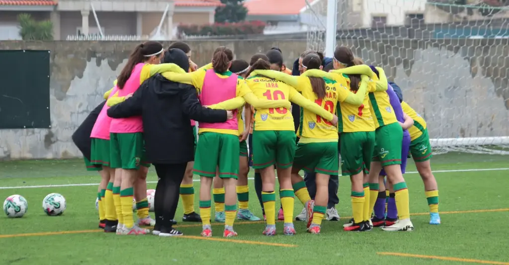 sub15 em roda depois da vitoria frente à EFHG