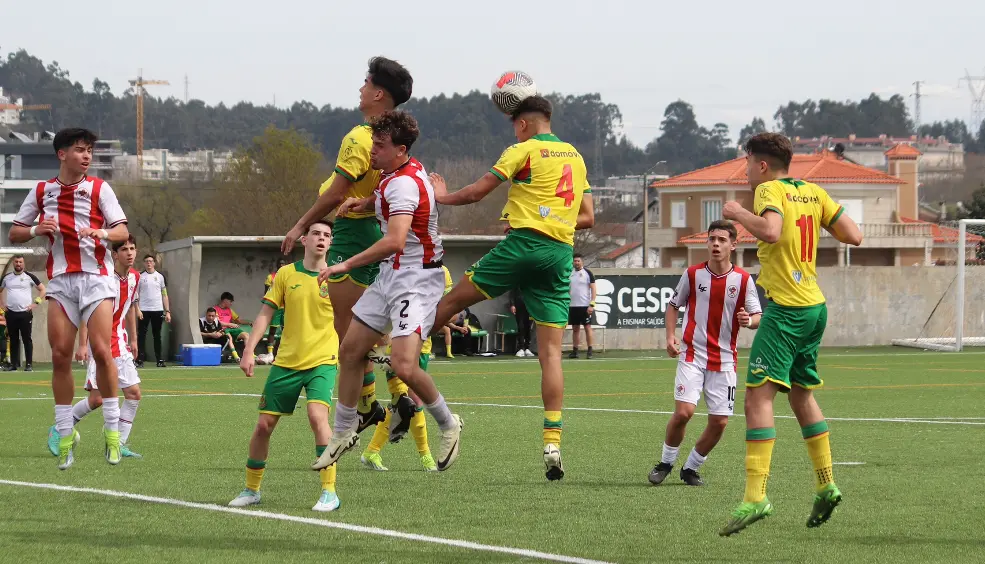 lance do jogo dos sub17 pacenses frente ao leixoes