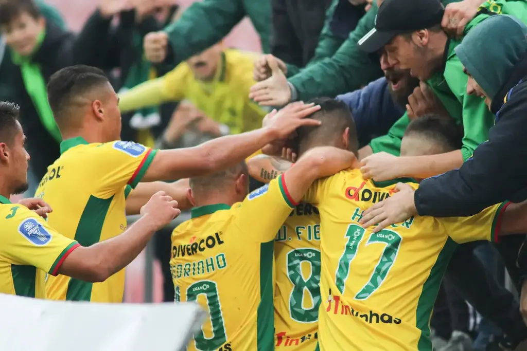 Jogadores e adeptos festejam um os golos da vitória do FC Paços de Ferreira sobre o FC Penafiel, na primeira jornada da Fase de Grupos da Allianz CUP 2019/2020.