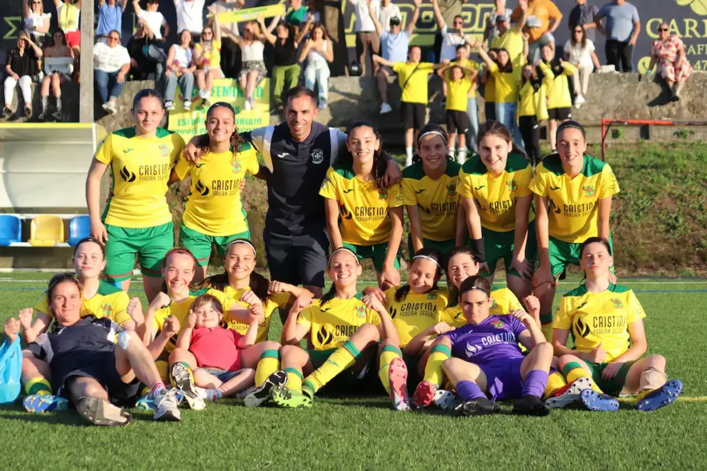A equipa Sub-15 de futebol feminino da formação do FC Paços de Ferreira.