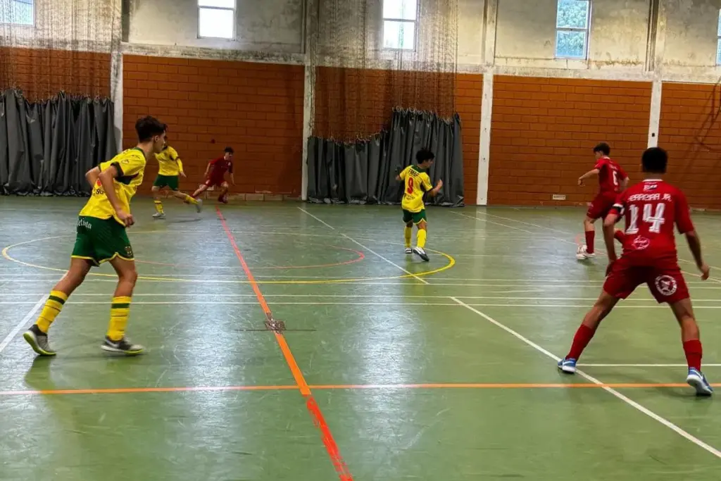 A equipa de Juvenis durante o jogo com a ADCR Caxinas.