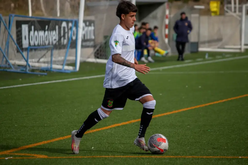 Tiago Cruz durante o jogo da equipa Sub-18 da formação do FC Paços de Ferreira.
