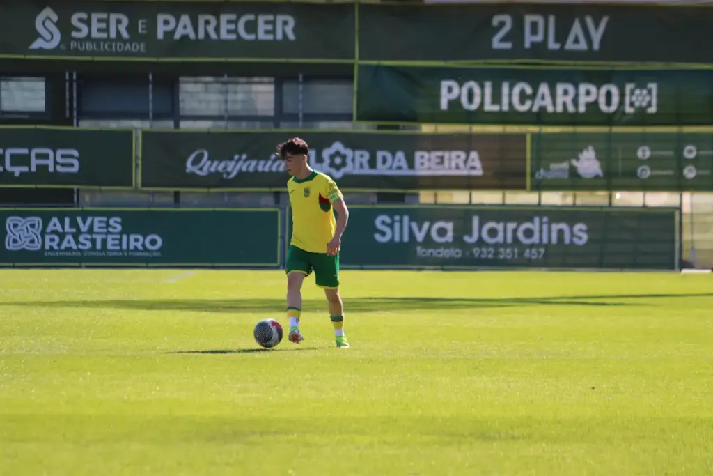 Tiago Lobo durante o jogo dos Sub-17 do FC Paços de Ferreira contra o CD Tondela.
