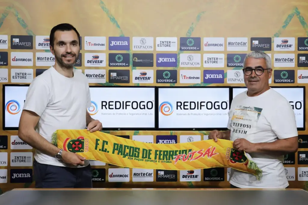 Nandinho na apresentação como treinador da equipa sénior de futsal do FC Paços de Ferreira.