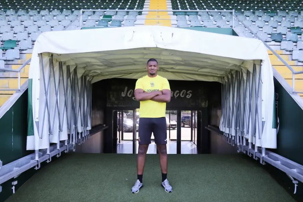 Malcolm Barcola, reforço do FC Paços de Ferreira, no Estádio Capital do Móvel.