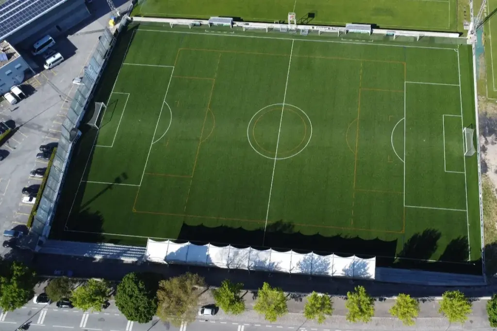 Vista aérea do Campo Sintético da Mata Real, onde jogam as equipas da formação do FC Paços de Ferreira até aos Sub-19.