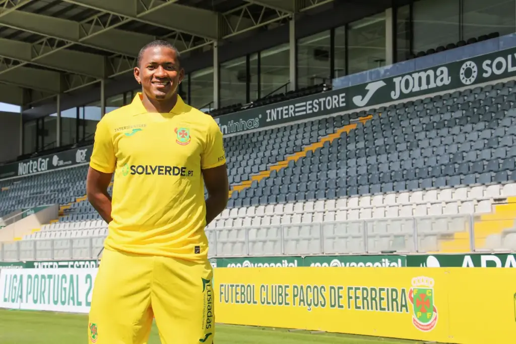 Emerson Pata, novo reforço do FC Paços de Ferreira, no Estádio Capital do Móvel.