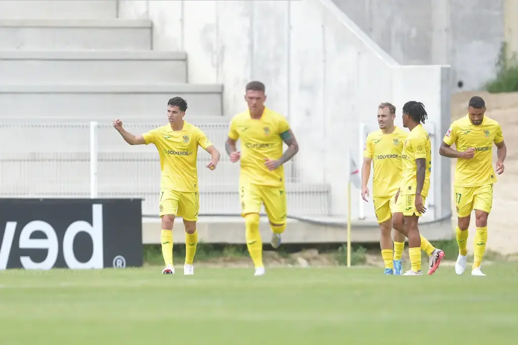 Gonçalo Nogueira comemora o seu primeiro golo pelo FC Paços de Ferreira, apontado no jogo da terceira jornada da Liga Meu Super, frente ao Leixões SC.
