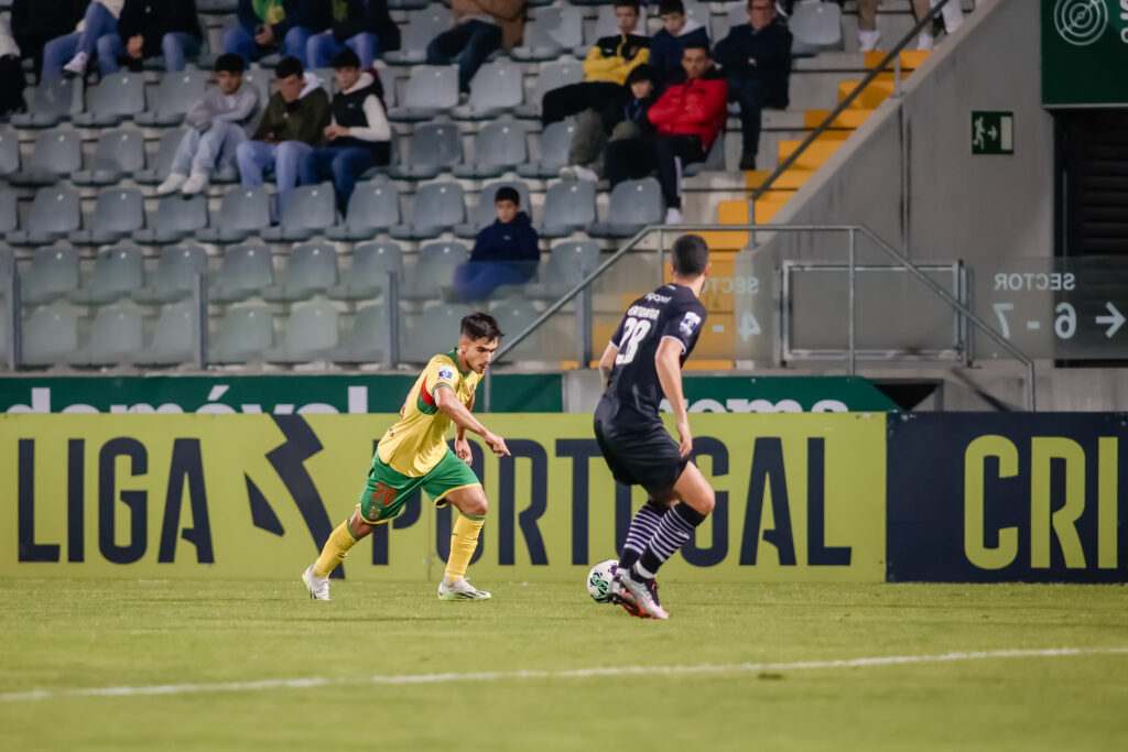 luis bastos em posse de bola