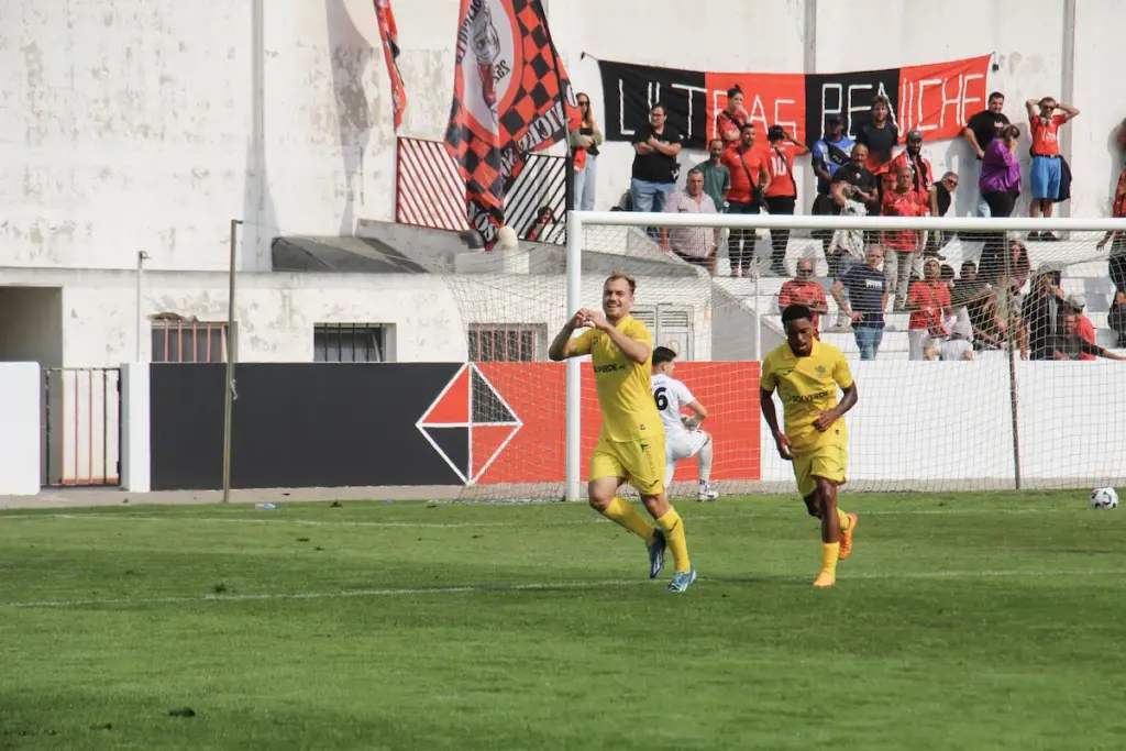 João Caiado a festejar o golo marcado ao GD Peniche, na 2ª eliminatória da Taça de Portugal.