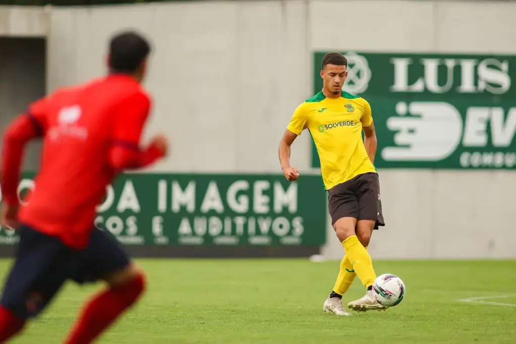 João Vale ao serviço do FC Paços de Ferreira.