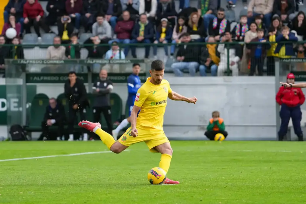 Rui Fonte no momento em que converte a grande penalidade frente ao CD Feirense, na 22ª jornada da Liga Portugal Meu Super.