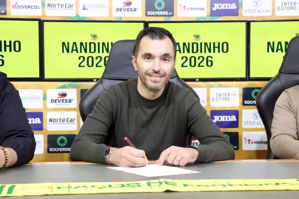 Nandinha renova com o futsal do FC Paços de Ferreira por mais uma temporada.