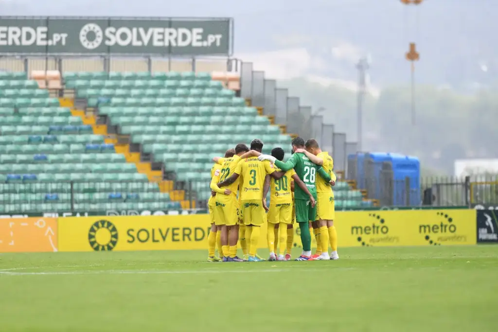 A equipa do FC Paços de Ferreira antes do início do jogo com o FC Felgueiras, na 33ª jornada da Liga Portugal Meu Super.