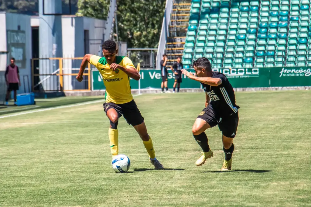 Anilson durante o jogo do FC Paços de Ferreira com o Lusitânia de Lourosa FC.