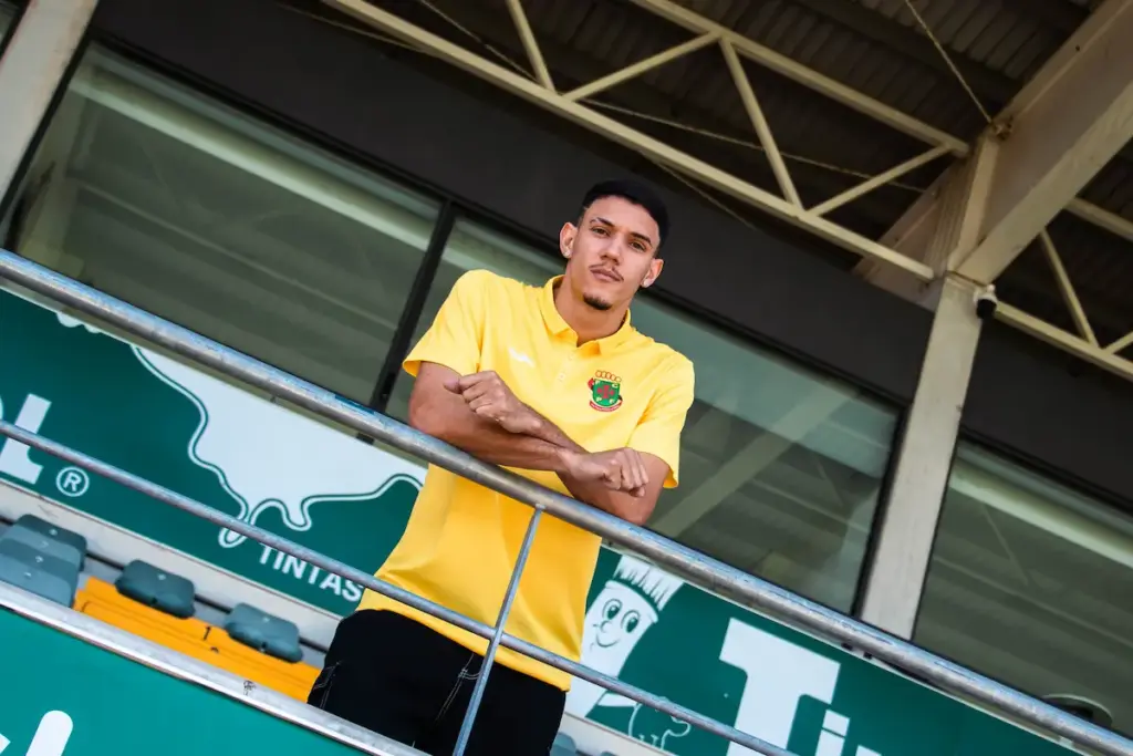 João Victor, reforço do FC Paços de Ferreira, nas bancadas do Estádio Capital do Móvel.