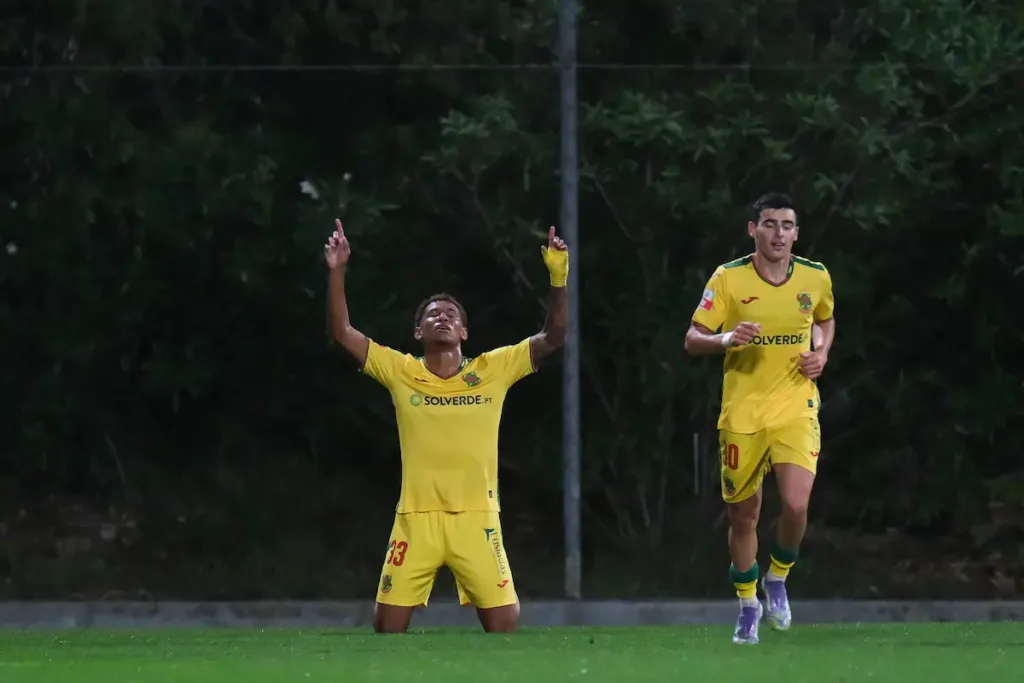 Fernandinho após o golo marcado ao SL Benfica B.