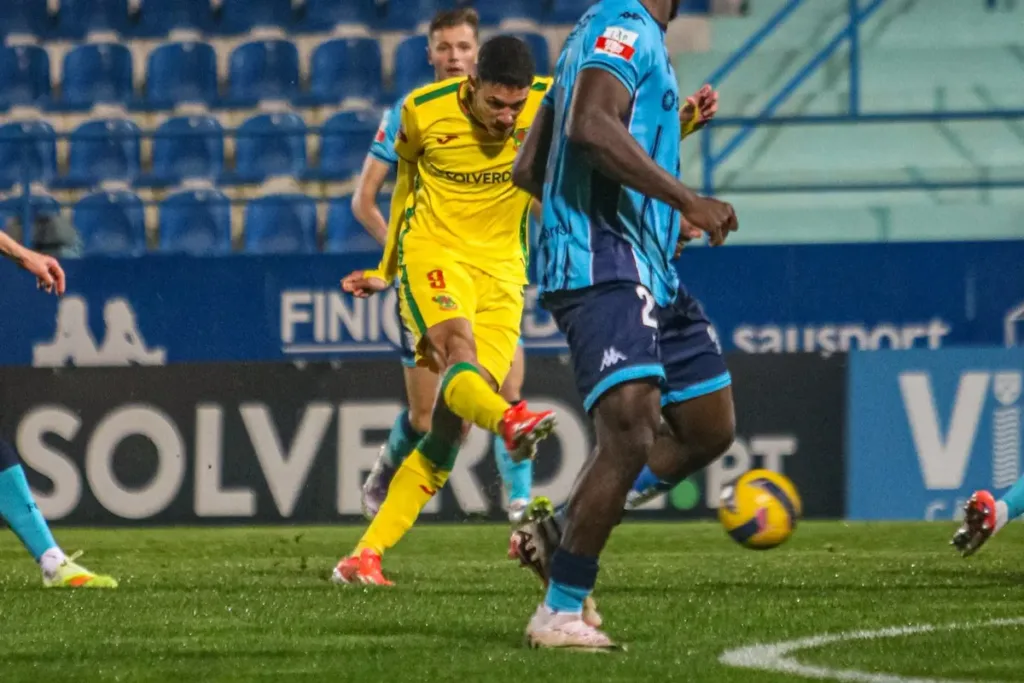 João Victor no jogo do FC Paços de Ferreira com o FC Vizela, na 18.ª jornada da Liga Portugal Meu Super.