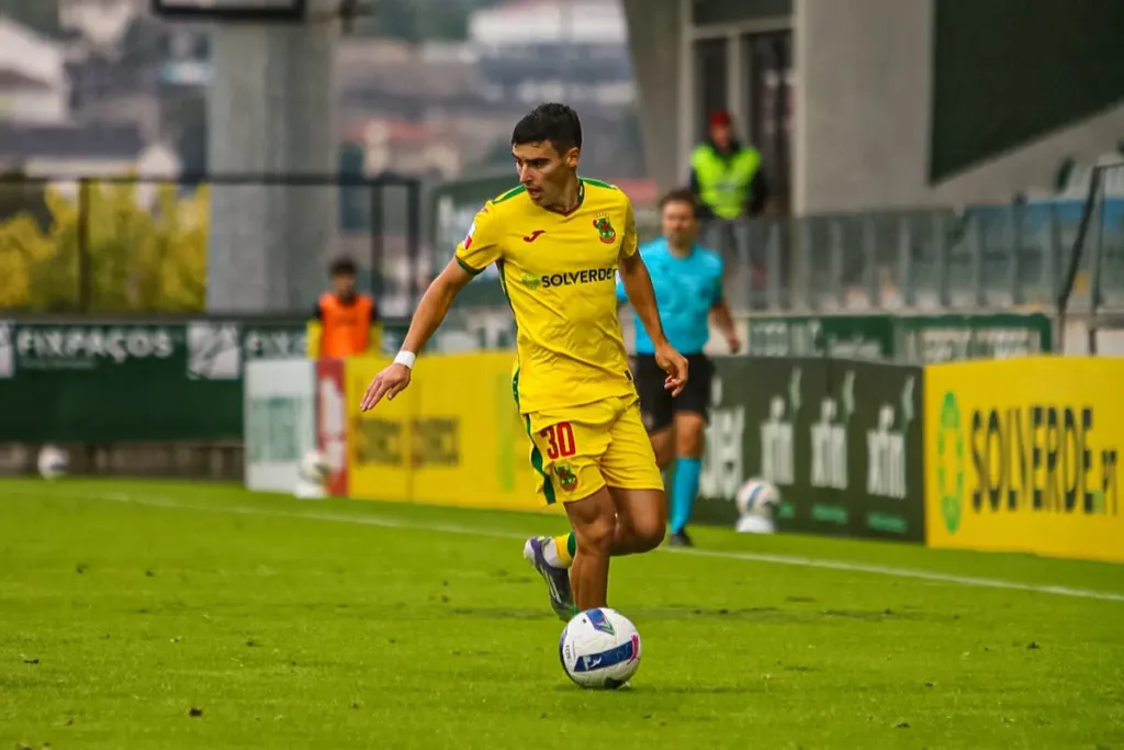 Costinha ao serviço do FC Paços de Ferreira.