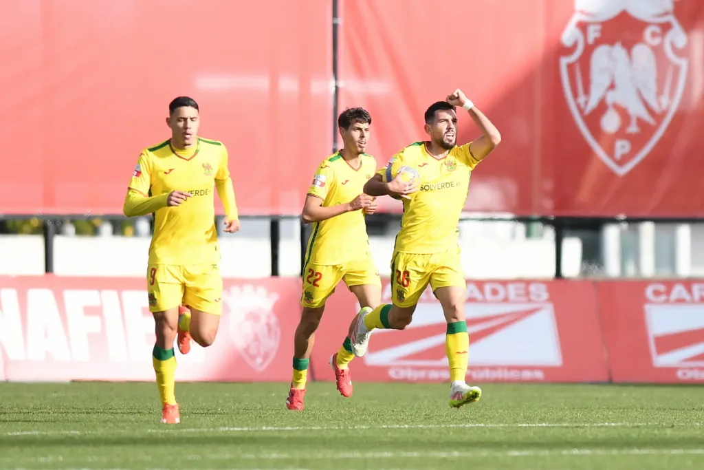 Nuno Cunha a celebrar o golo apontado ao FC Penafiel, na 17ª jornada da Liga Portugal Meu Super.