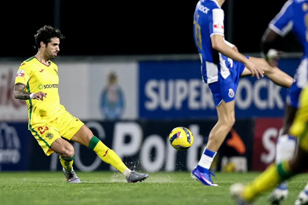 Tiago Ferreira durante o jogo do FC Paços de Ferreira com o FC Porto B, na 23.ª jornada da Liga Portugal Meu Super.