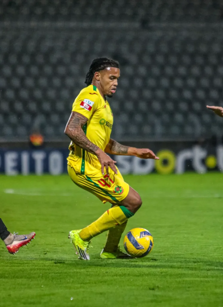 Iuri ao serviço do FC Paços de Ferreira.