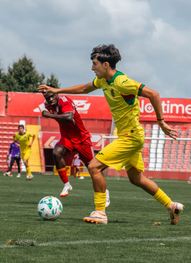 Gaby Alves durante a pré-época com a equipa principal do FC Paços de Ferreira.