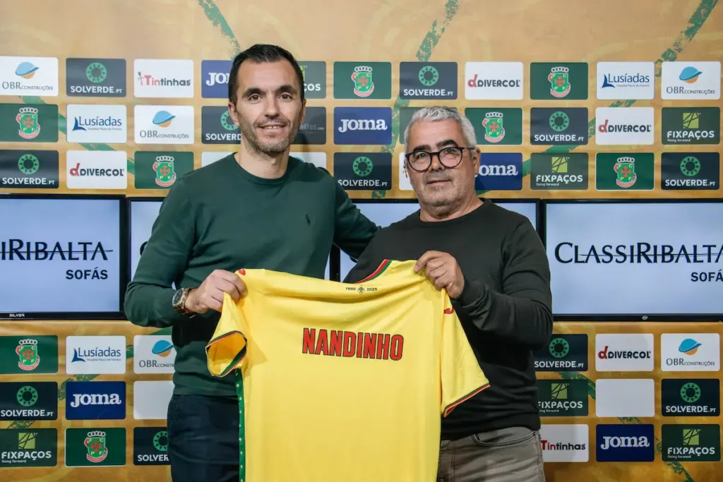 Nandinho e José Carlos Dias, após a renovação do contrato.