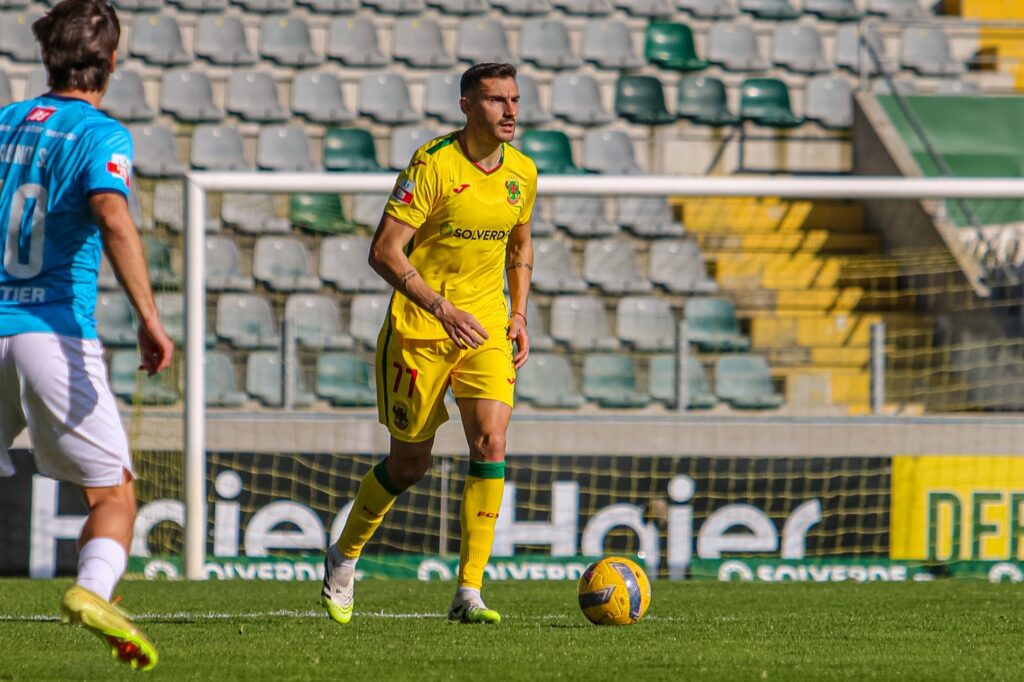 Rafael Vieira ao serviço do FC Paços de Ferreira.