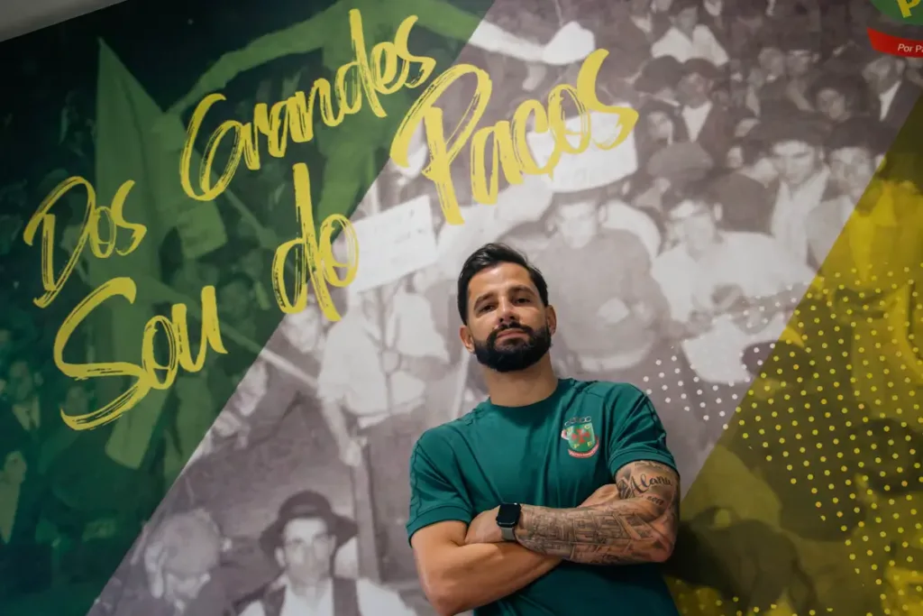 Higor Platiny, reforço do FC Paços de Ferreira, no Estádio Capital do Móvel.