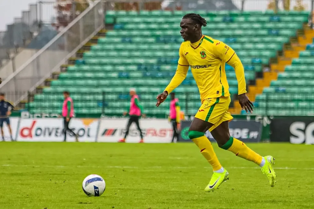 Nito ao serviço do FC Paços de Ferreira.