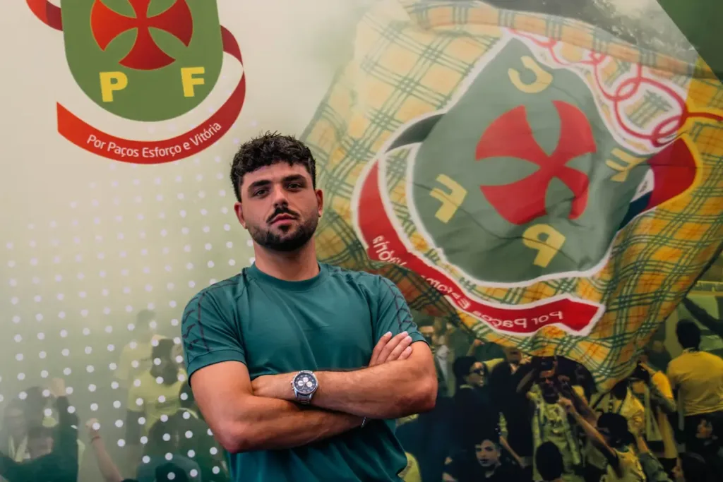 Sacra, reforço do FC Paços de Ferreira, no Estádio Capital do Móvel.