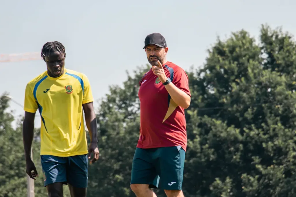 Nuno André Silva ao lado de Nito, no treino do FC Paços de Ferreira.
