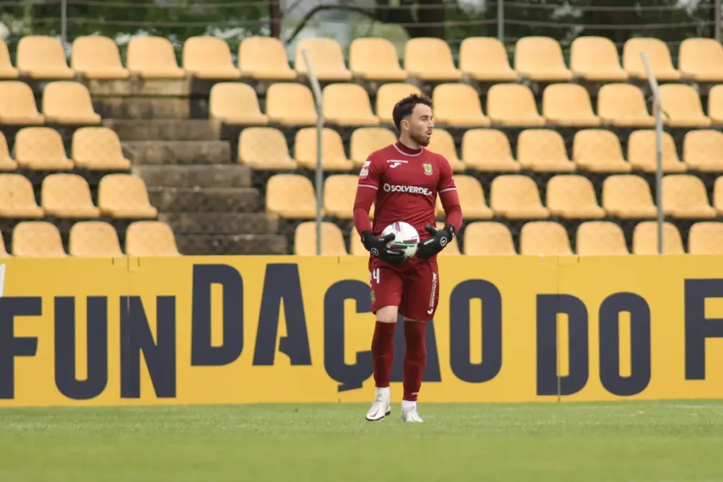Zé Oliveira ao serviço do FC Paços de Ferreira.