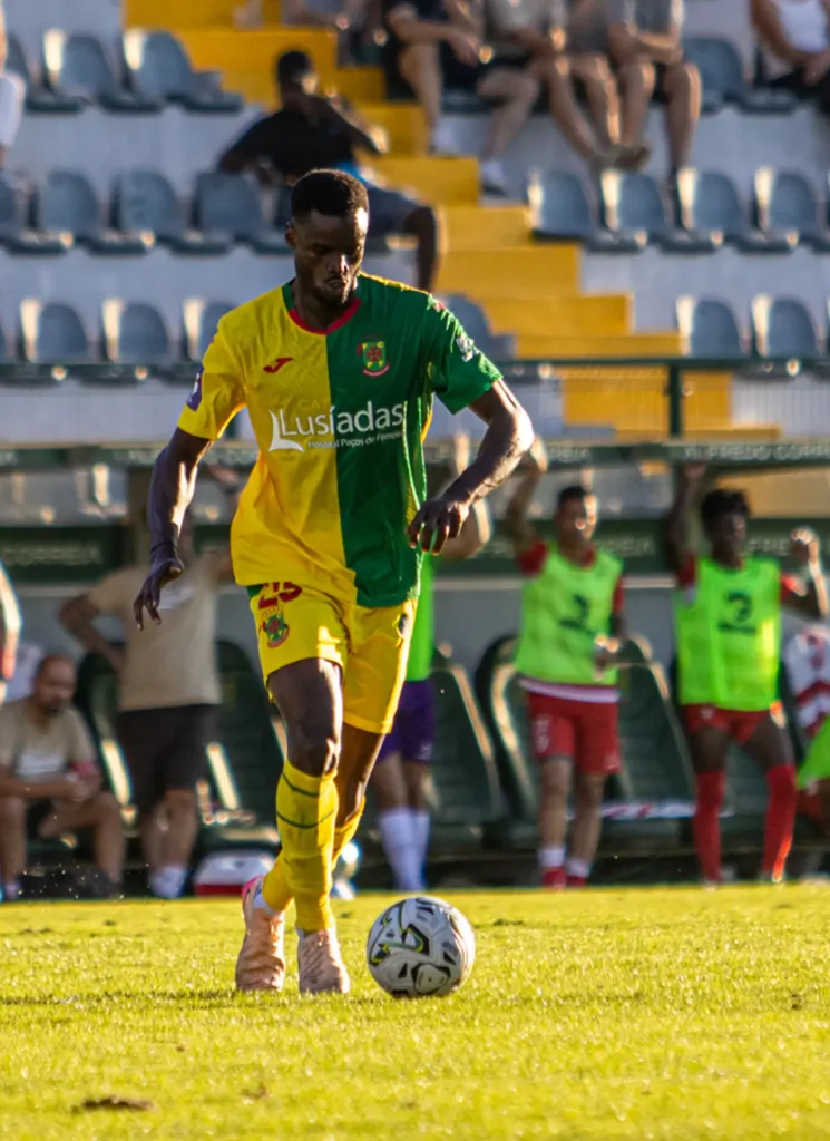 Bubacar Djaló ao serviço do FC Paços de Ferreira.