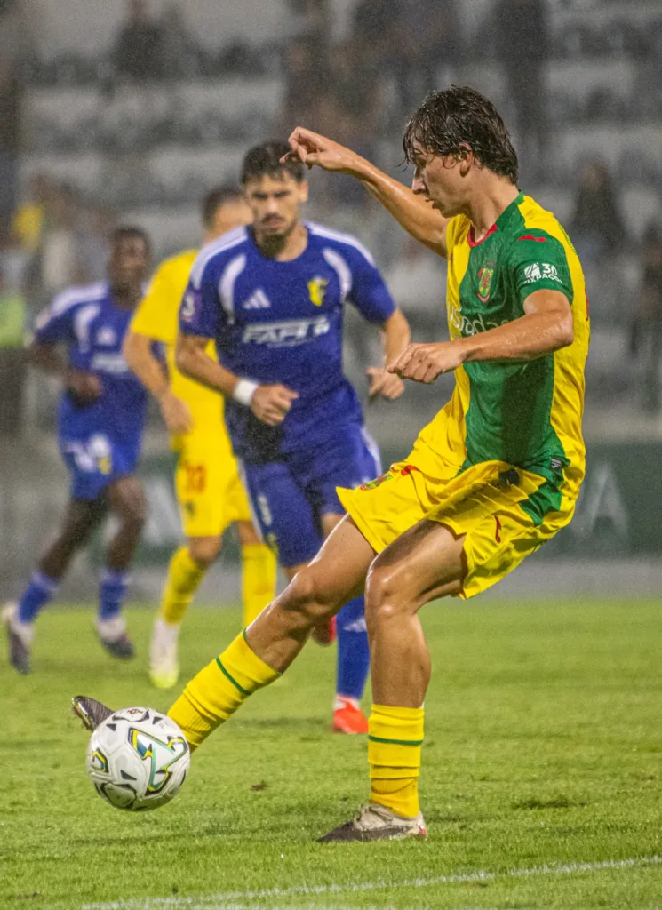 Ianis na estreia pela equipa sénior do FC Paços de Ferreira.