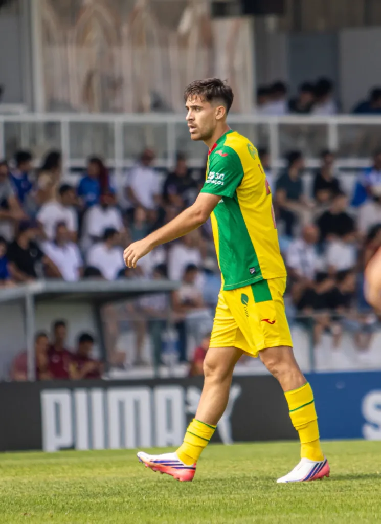 Tiago Queiroz ao serviço do FC Paços de Ferreira.
